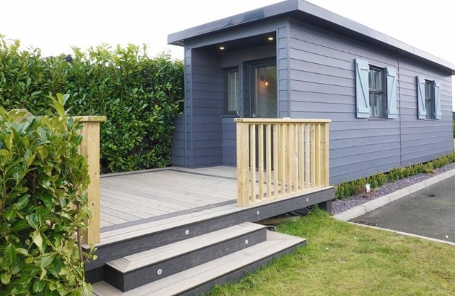 Deluxe Holiday Cabin