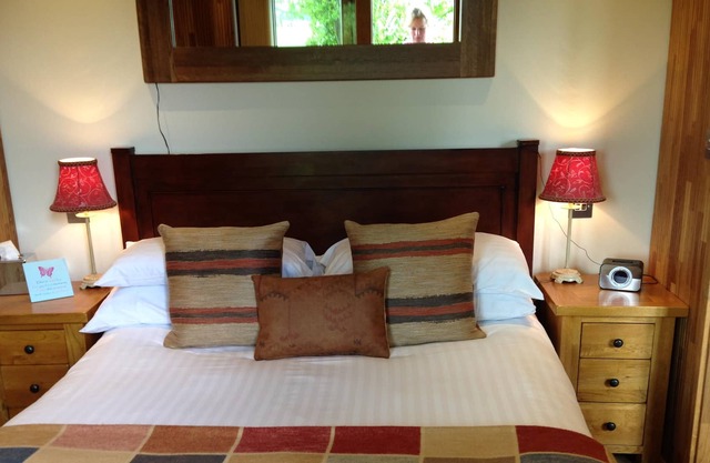 Deluxe Lodge Pheasants Fligth Lodge at The Chilterns View