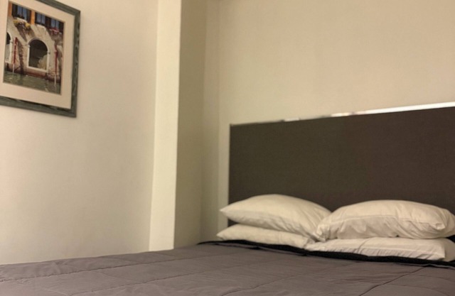 Deluxe Queen Suite, Private Bathroom & Kitchenette