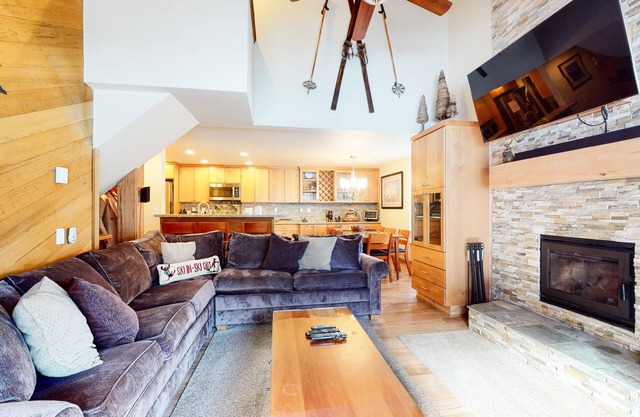 Deluxe, Remodeled Condo in a Quiet Location. Near Biking Trails & Lakes Basin