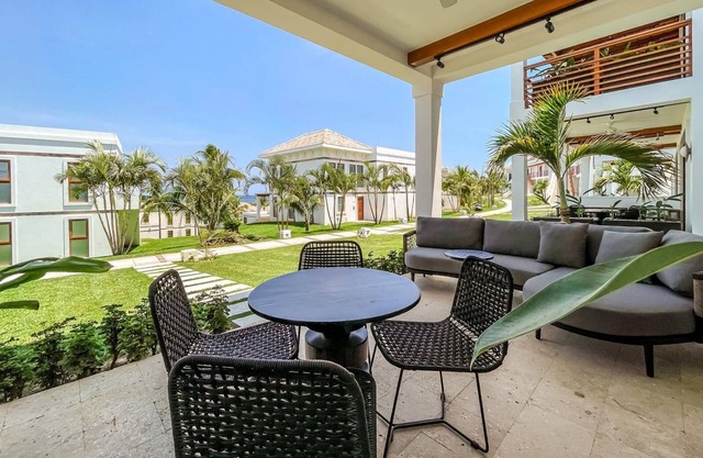 Deluxe Room at Las Verandas (1)