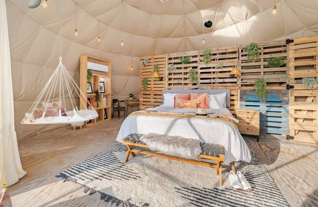 Deluxe Stargazer Dome- Romantic, Private Hot Tub, Stargazing, 6 Acres in Nature