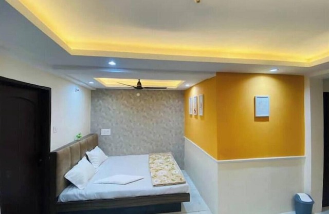 Deluxe Triple premium room @ StayMore AC