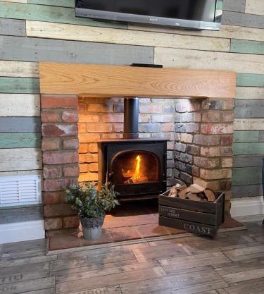 Den of Joy Humberston Fitties sleeps 6,hot tub,log burner