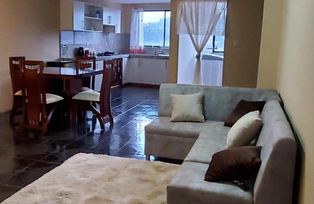 Departamento en Cuenca, 2 habitaciones y parqueo gratis