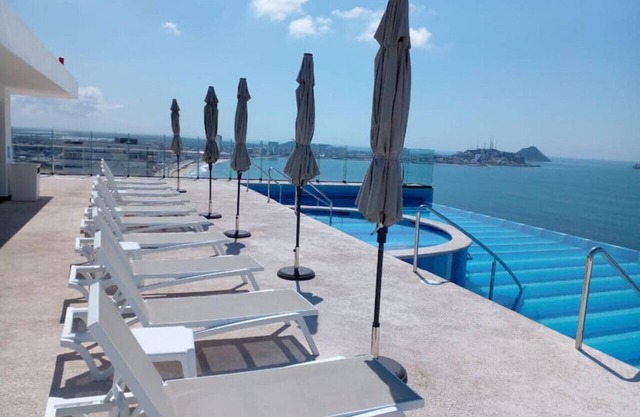 Departamento en el malecón, Torre Central 102