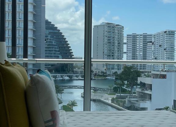 Departamento Frente a la Marina de Puerto Cancún ! 5 Personas/3.5 Baños- 2 Camas Queen -1 Cama Individual