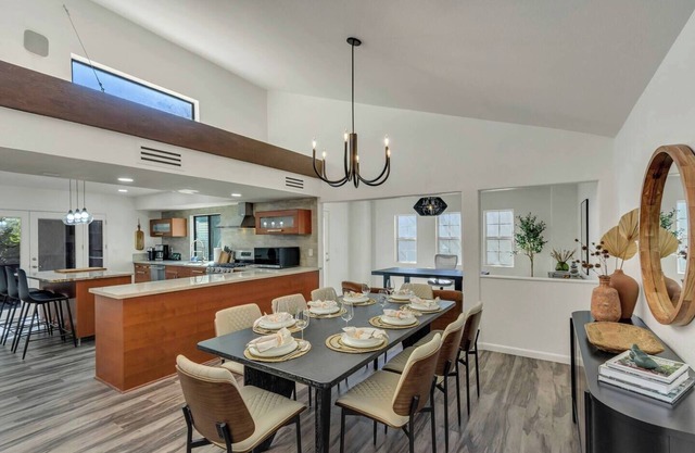 Desert Luxe: 3BR W/Pools, Tennis