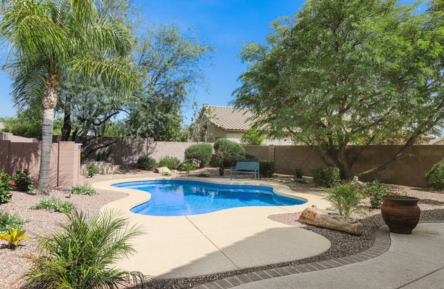 Desert oasis with a private pool, enclosed yard, washer/dryer, & central AC