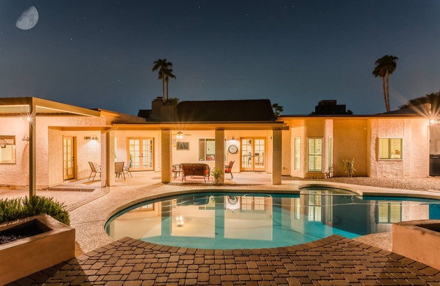 Desert Ridge by Avantstay Spacious Oasis w/Pool & Hot Tub