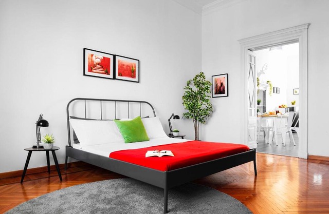 Design 2 bedrooms apartment near the city center