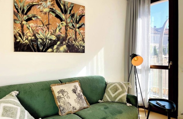 Design and comfort with Private Patio, steps from the Basilica of Saint Anthony.