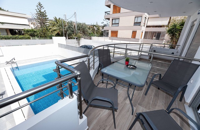 Design Apartment with swimming pool near the beach (A1)