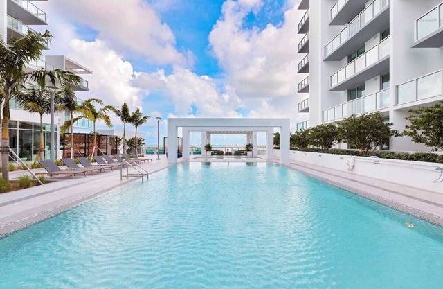 DESIGN DISTRICT, LUXURY APARTMENT, 1B 1B