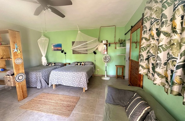 Design Garden Loft close to beach, lush tropical garden w. kite lesson