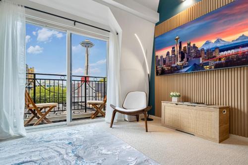 Designer Penthouse Space Needle View & Walk to Everything