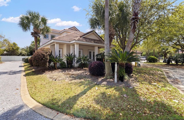 Destin Breeze | Pet Friendly, Private Pool and Four Bikes