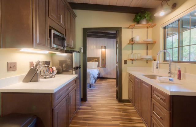 Destination Oak Creek 2 1 Bedroom Apts by RedAwning