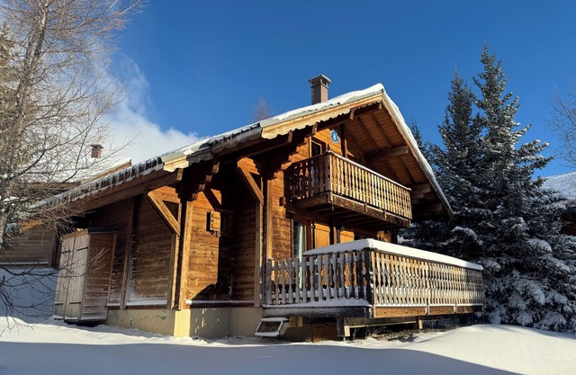 Detached Savoyard chalet