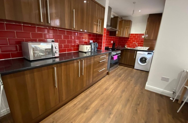 Dews House - Leeds 2 bed sleeps 5