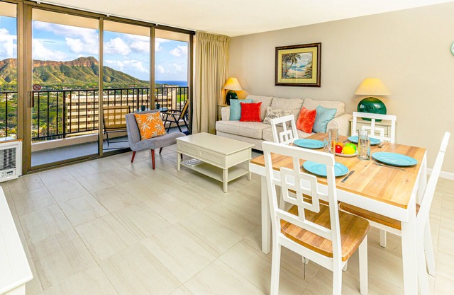 Diamond Head & Ocean View Gem Near Waikiki Beach: Parking's On Us!