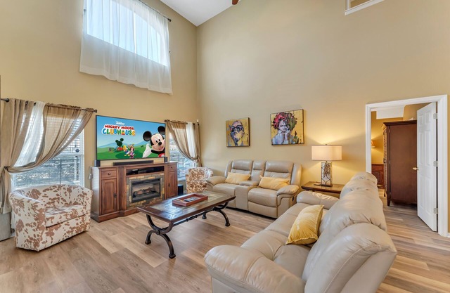 DINEY MAGIC VILLA LOCATION! 5BR POOL, 2 DISNEY ROOMS, 8 MILES TO DISNEY