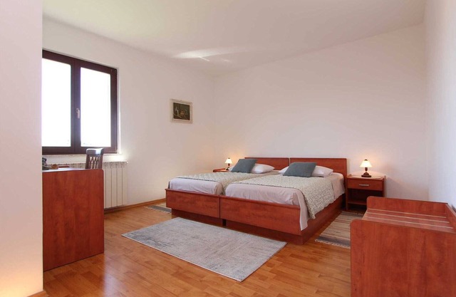 DINO One-Bedroom Apartment 12