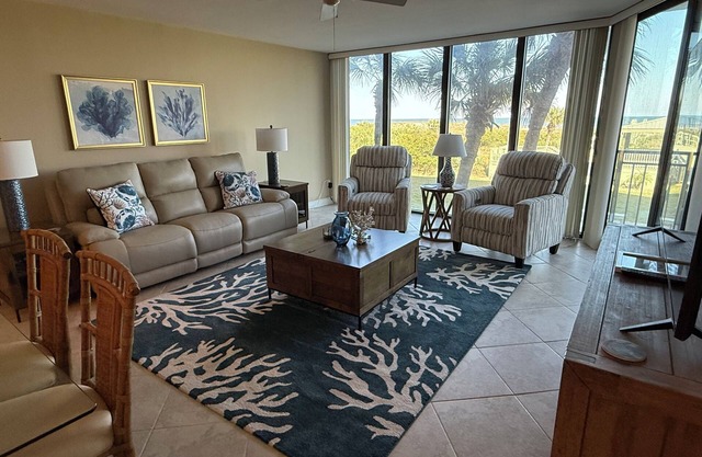 Dir Ocean Front 2 BR/2 BA Condo