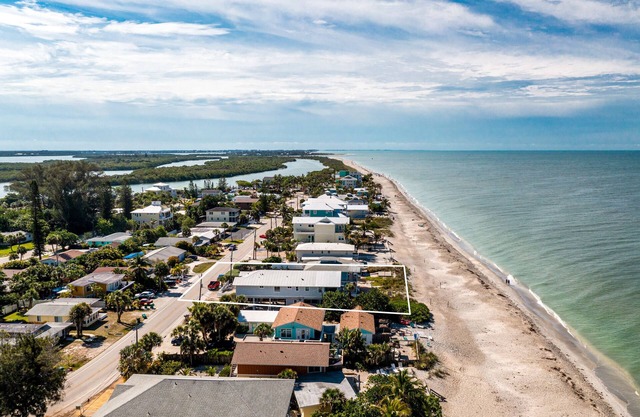 Direct Beachfront Condo with Huge Balcony Overlooking Gulf of Mexico!