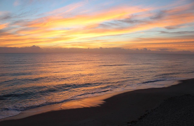 Direct Oceanfront Corner Condo-10 ft to Beach- Fabulous Views -Heated Pool