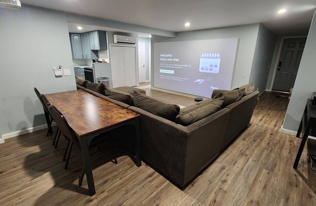 Director’s Cut Getaway - 4BR Sleeps 10-Smart Home