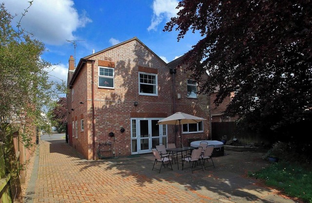 Discover 1340 Lincoln Road, a spacious 6-bed detached house in serene Werrington Village