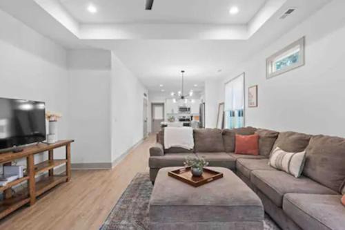 Discover Charm Cozy in the Heart of the City