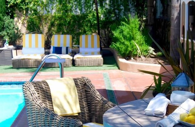 Discover Downtown Hollywood! Pet-friendly Unit, Outdoor Pool, Parking