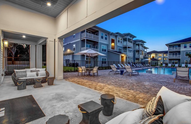 Discover Simple Luxury Living in Jacksonville: 2BR, 2BA Pool View Retreat