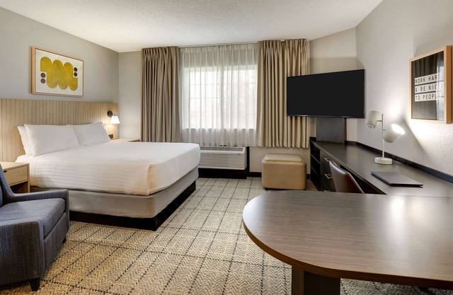Discover the Serene Doral Retreat for Unforgettable Getaways! Kitchen, Pool!