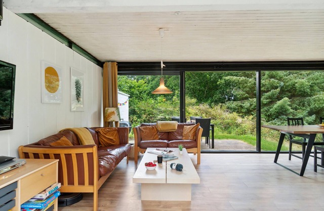 Discover this holiday home in a good location on Djursland for a relaxing holiday.