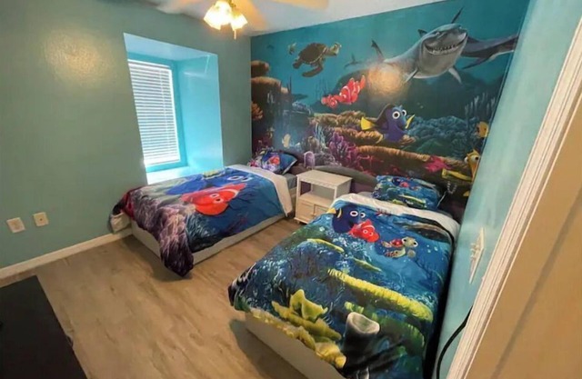 DISNEY R US! UNIVERSAL IS TOO!