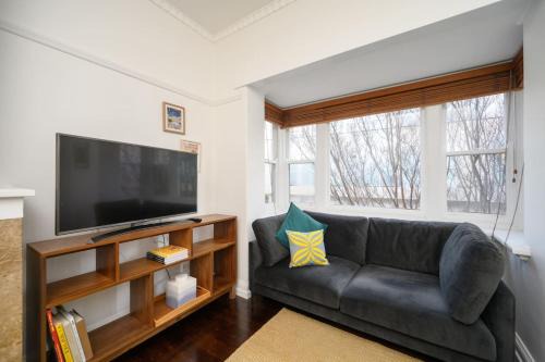 Dispensary-Art Deco Apartment in St Kilda