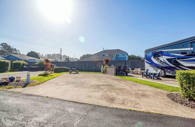 Dog Friendly, Available with 50AMP, 30AMP, Water and Sewer hook up's, WiFi