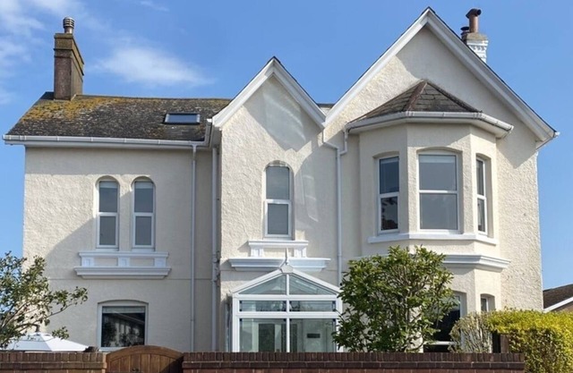 Dog friendly home close to Exmouth beach and town