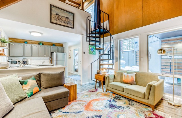 Dog-friendly home with private hot tub, fast WiFi, gas fireplace & SHARC passes