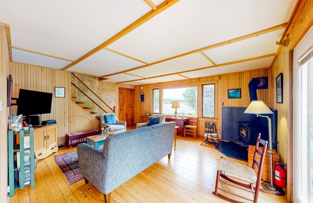 Dog-friendly ocean-view duplex with wood stoves, decks, grills, kitchens, ACs