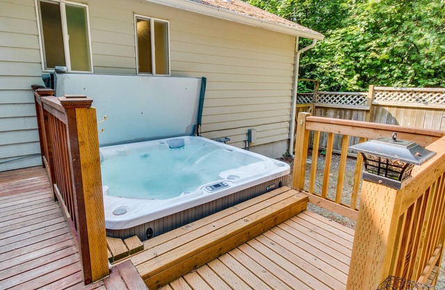 Dog-friendly retreat with private hot tub, firepit and fenced backyard