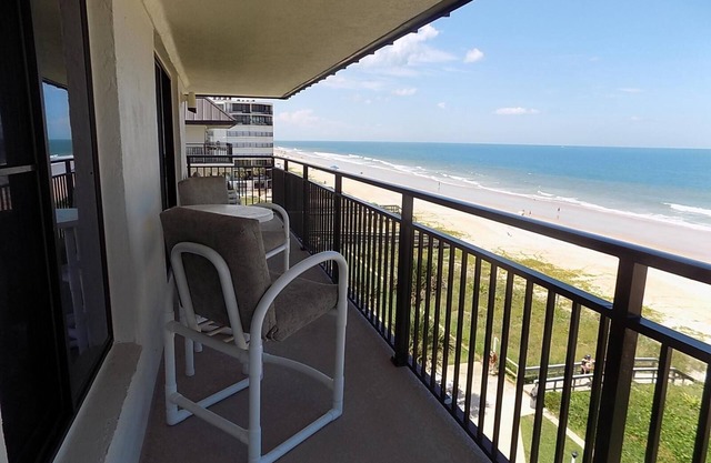 "Dolphin Lookout" Indies House ocean front condo with gorgeous beach views
