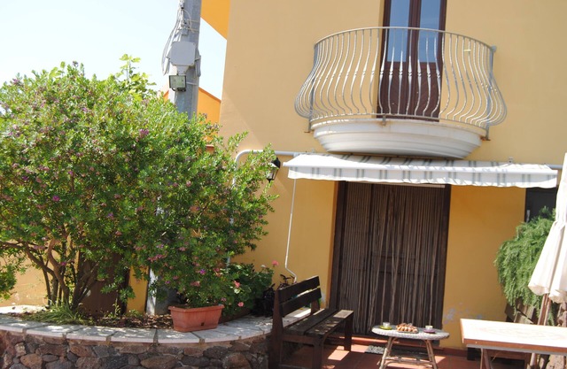 Domos Cotticone (mini-apartment complex)