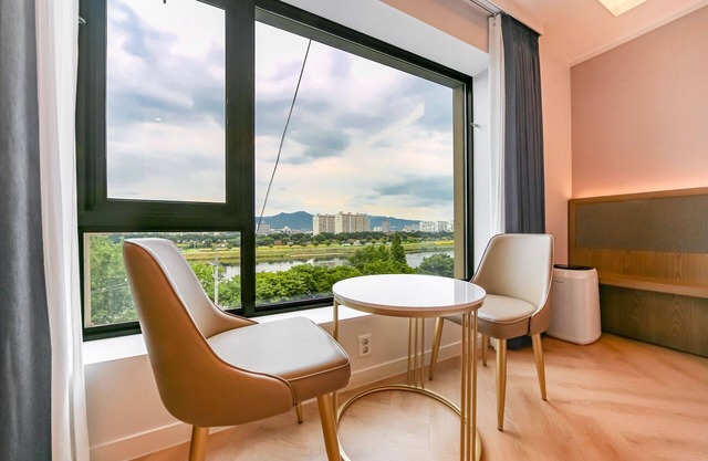 Dongchon Amusement Park Gallery Hotel
