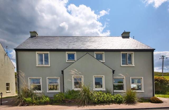 Doolin Village L06 - a two-story lodge that sleeps 6 guests in 3 bedrooms
