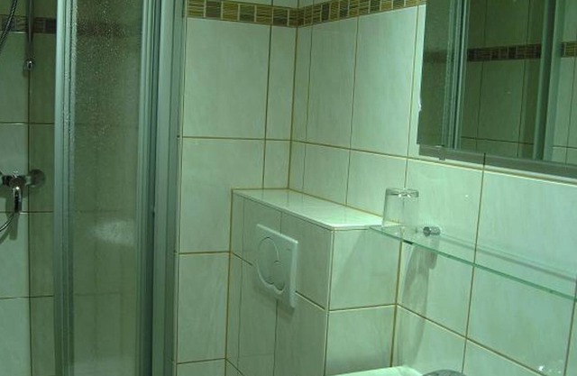 Doppel- Oder Dreibettzimmer - Alte Schule