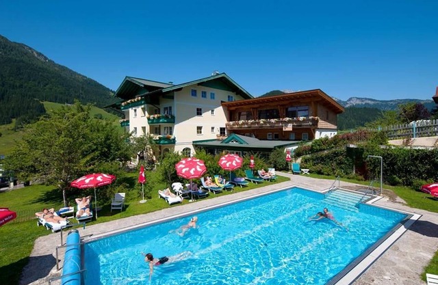 Double room with shower or bath, WC; West - Wohlfühlhotel Martinerhof